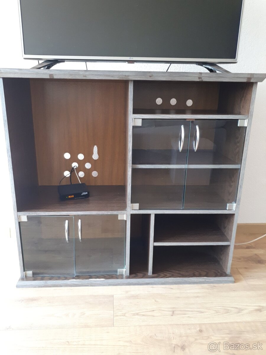 Darujem za odvoz TV skrinku
