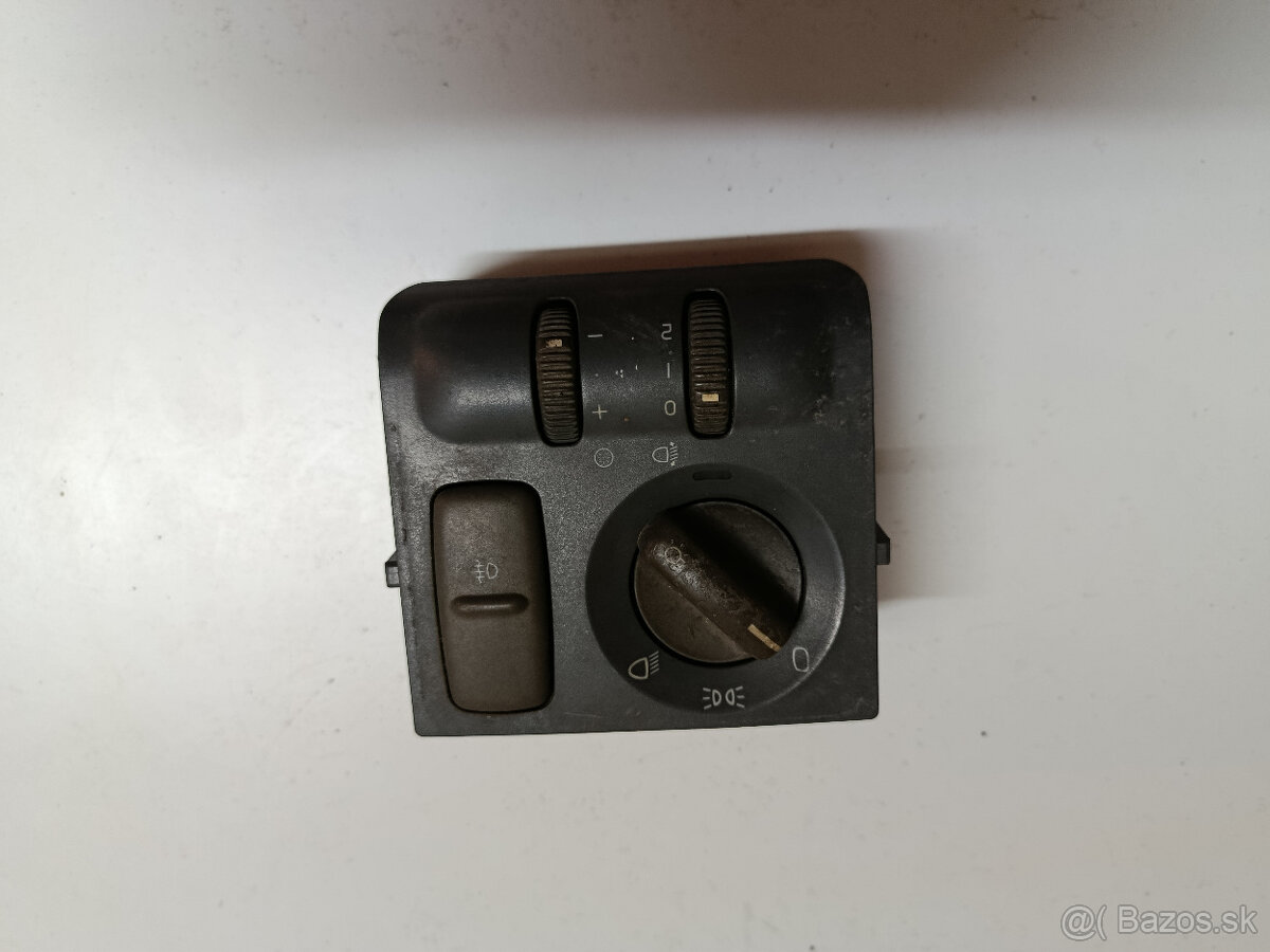 vypinac svetiel VOLVO V40 S40 30818135 30€