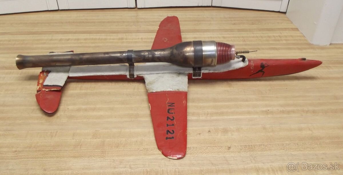 Upoutaný model letadlo