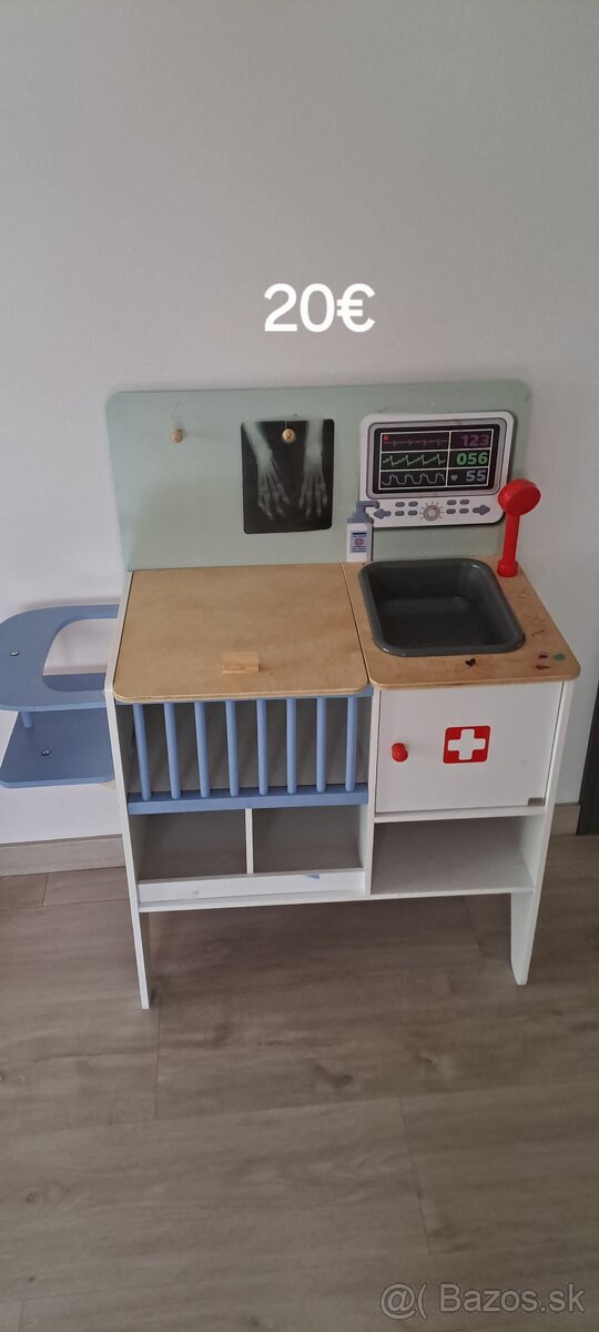 Detská drevená klinika