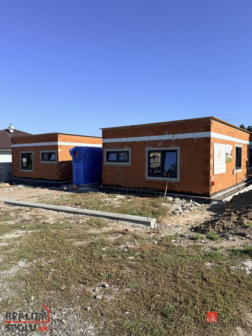 REZERVOVANÉ - Novostavba rodinného domu v Dudinciach. (verzi