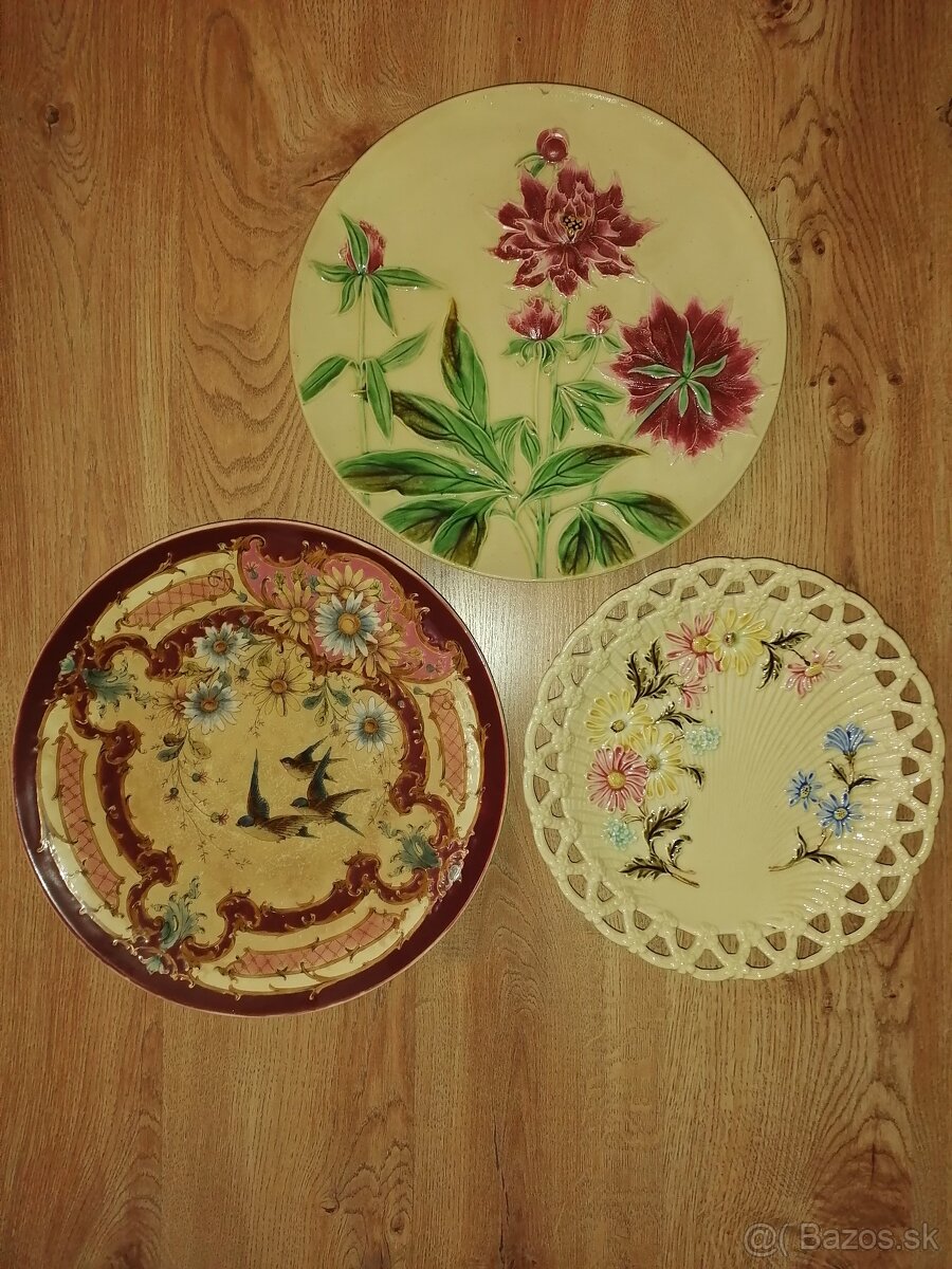 Staré majolikové taniere.