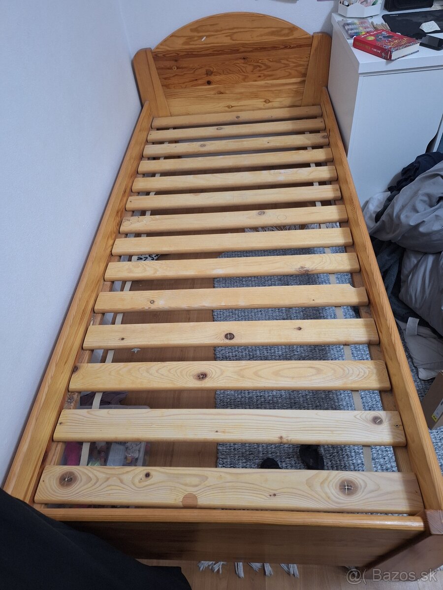 postel s roštom