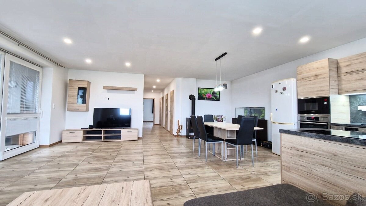 Predaj 4 izbový rodinný dom novostavba 864 m2 s pozemkom Bud