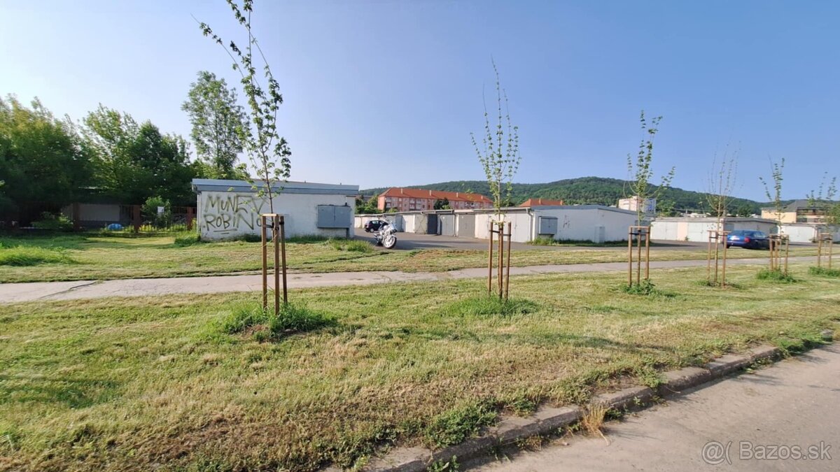 Predám garáž s elektrinou – Sídlisko 3