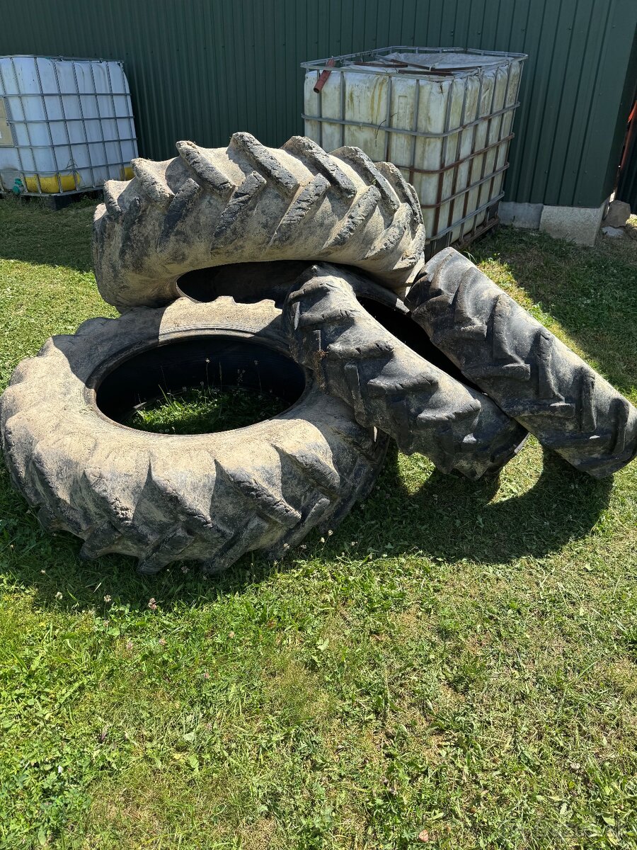 Pneu 16,9x30 11,2x24