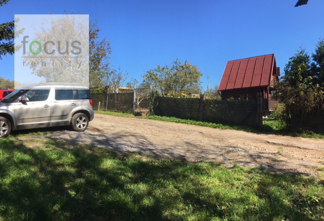 Predám väčšiu záhradku 585 m2 - oplotené, privát vchod