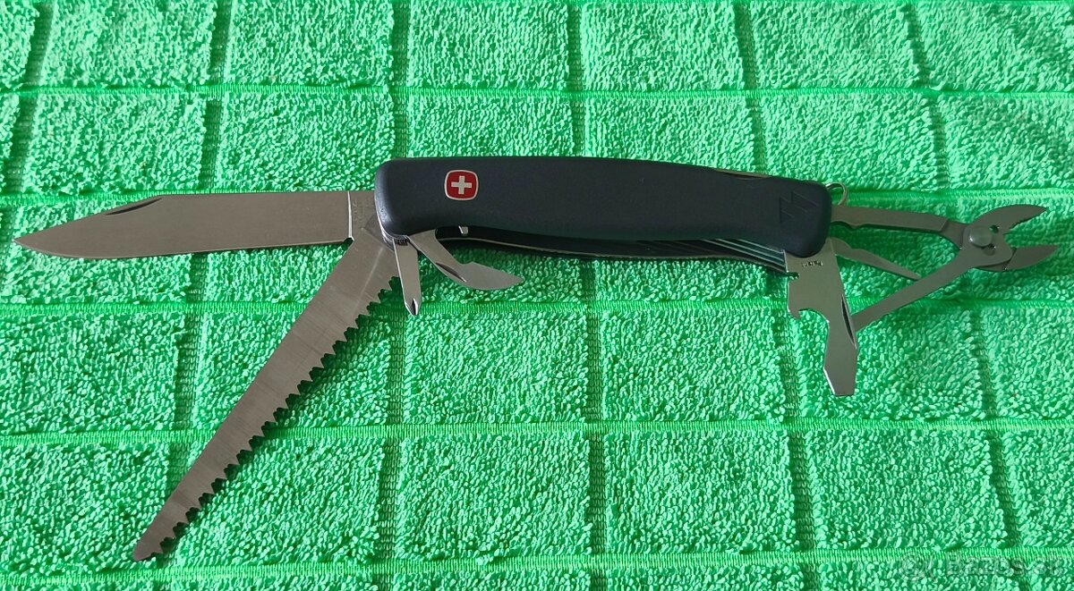 Wenger Delémont 04 Everest W120 Ranger