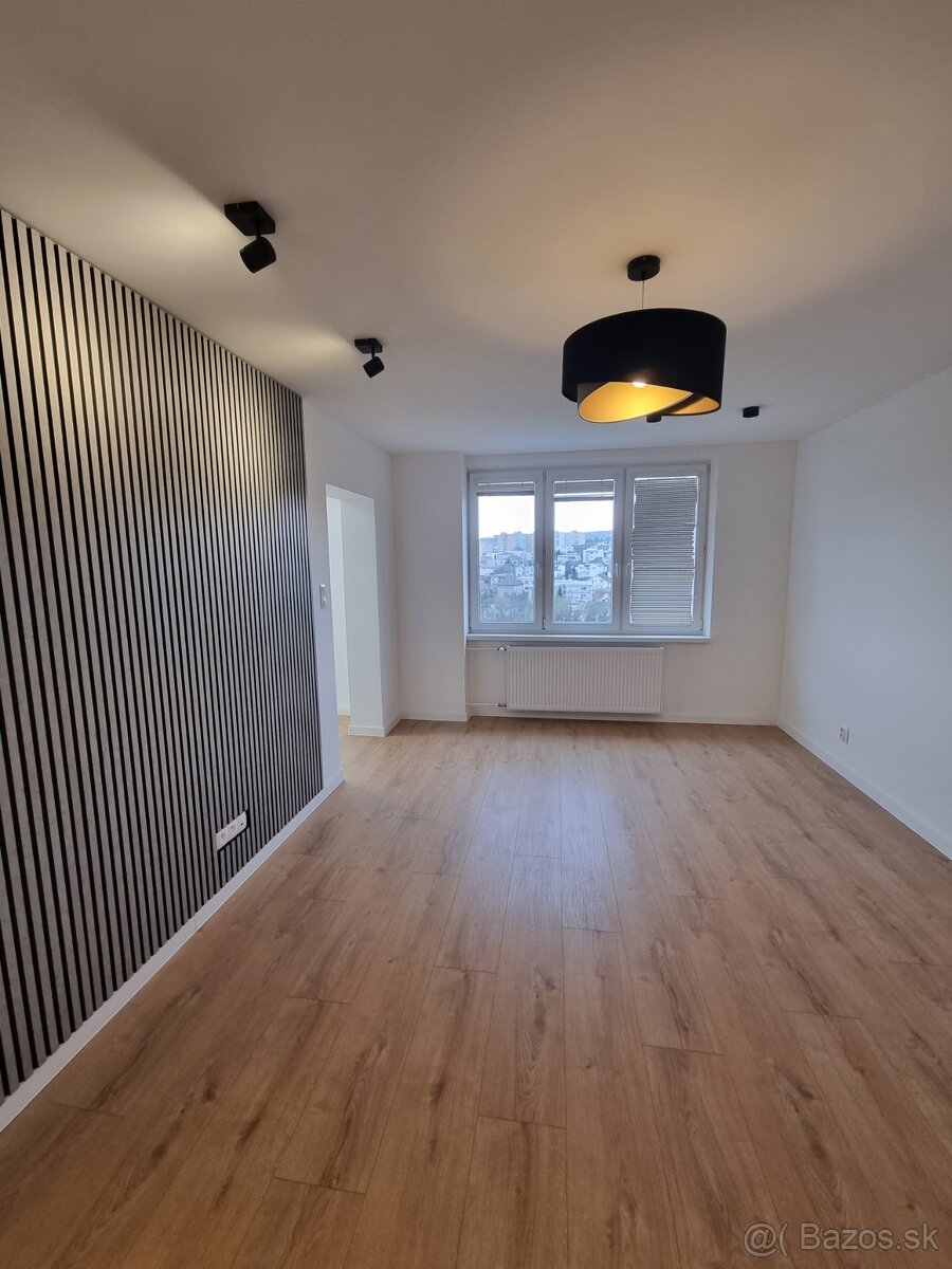 MODERNÝ 3-IZBOVÝ BYT PO KOMPLETNEJ REKONŠTRUKCII – HRONCOVA,