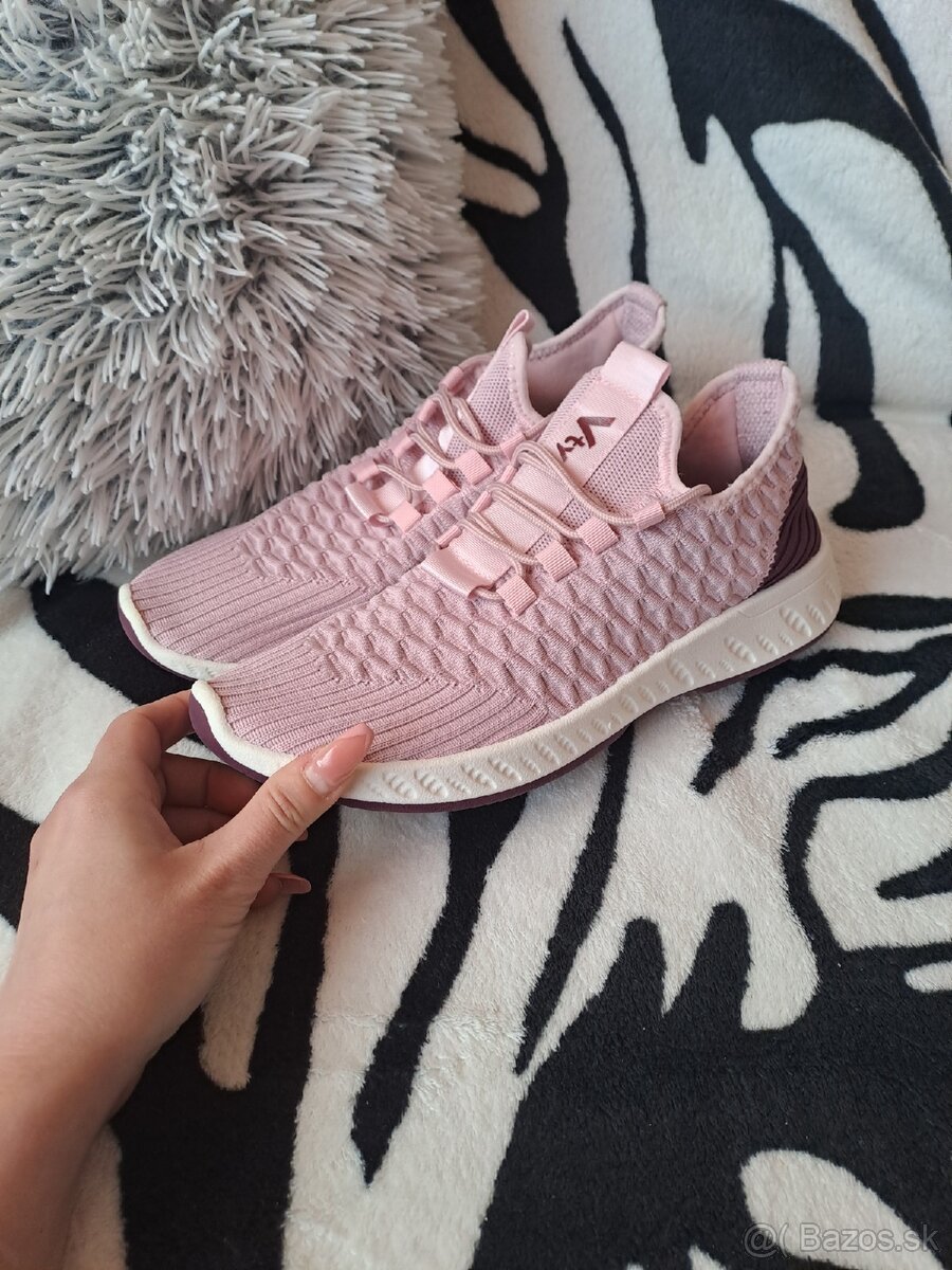 ♡Nádherné športové tenisky Deichmann veľkosť 41♡
