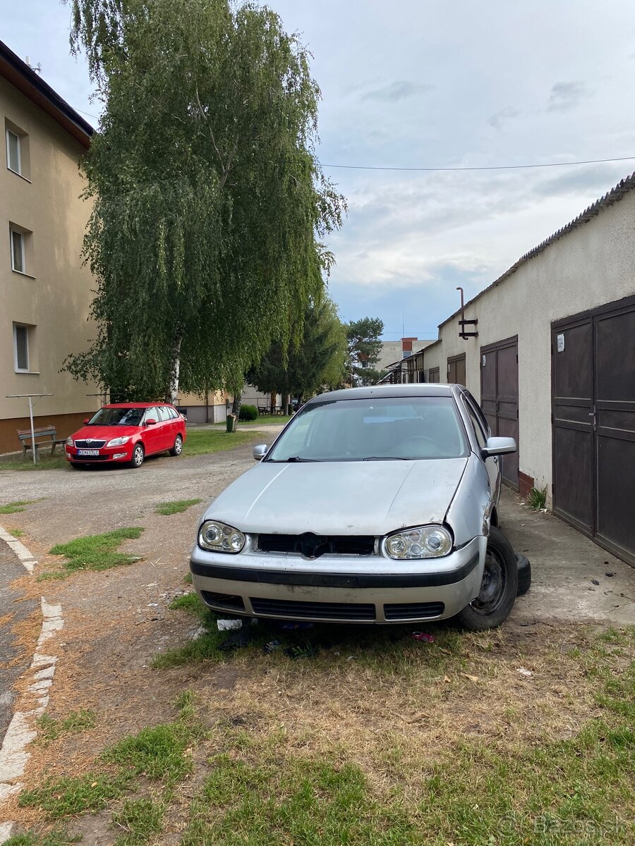Predám alebo rozpredam 2x auto golf 4