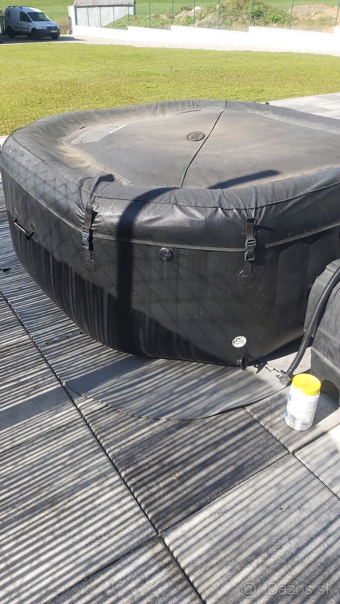 Nafukovacia vírivka .