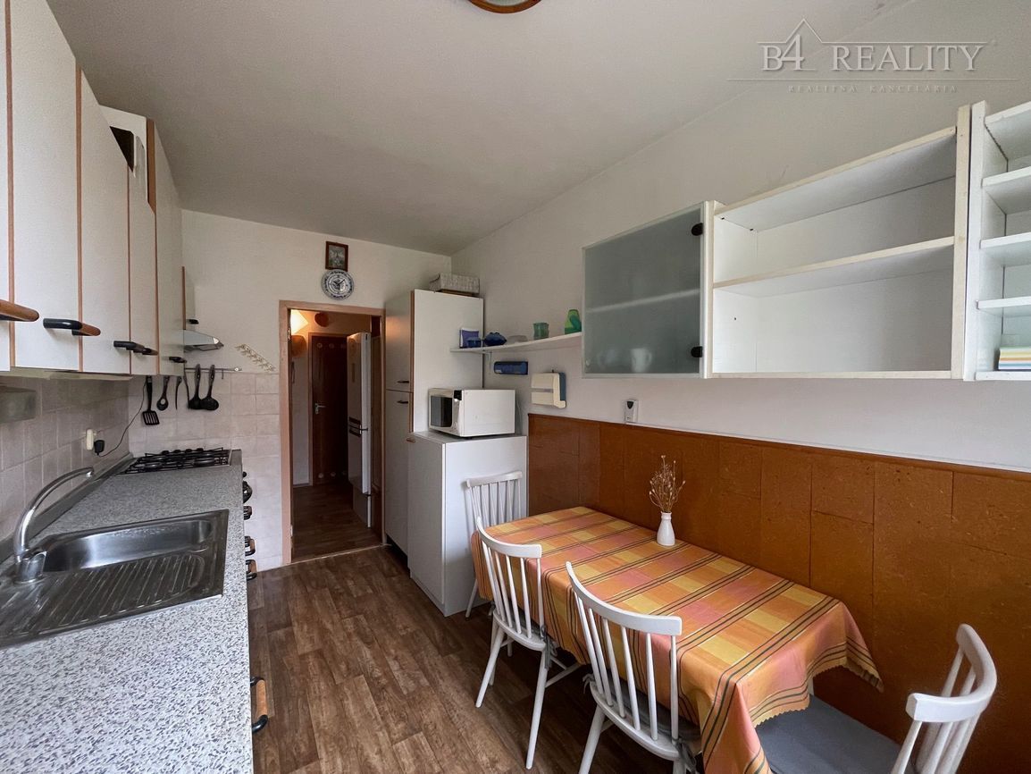 3 izbový byt, 68 m2 + priestranná presklená lodžia, Bazovské