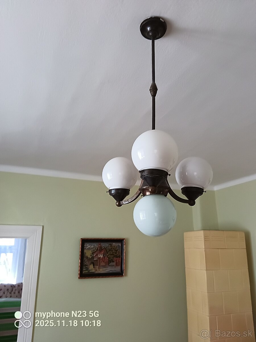 Retro luster s guľovými tienidlami – funkčný