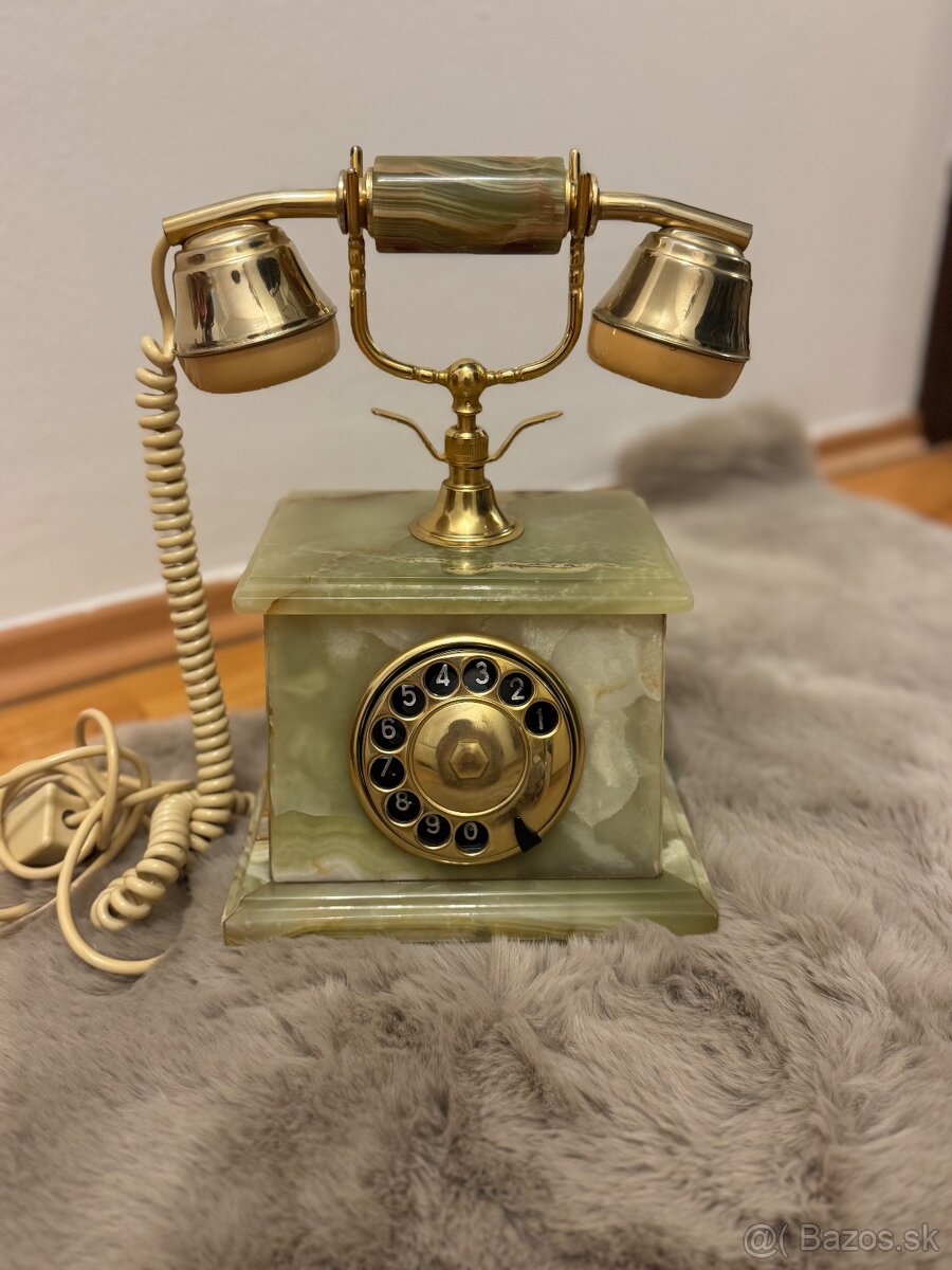 Ónyx starožitný telefón
