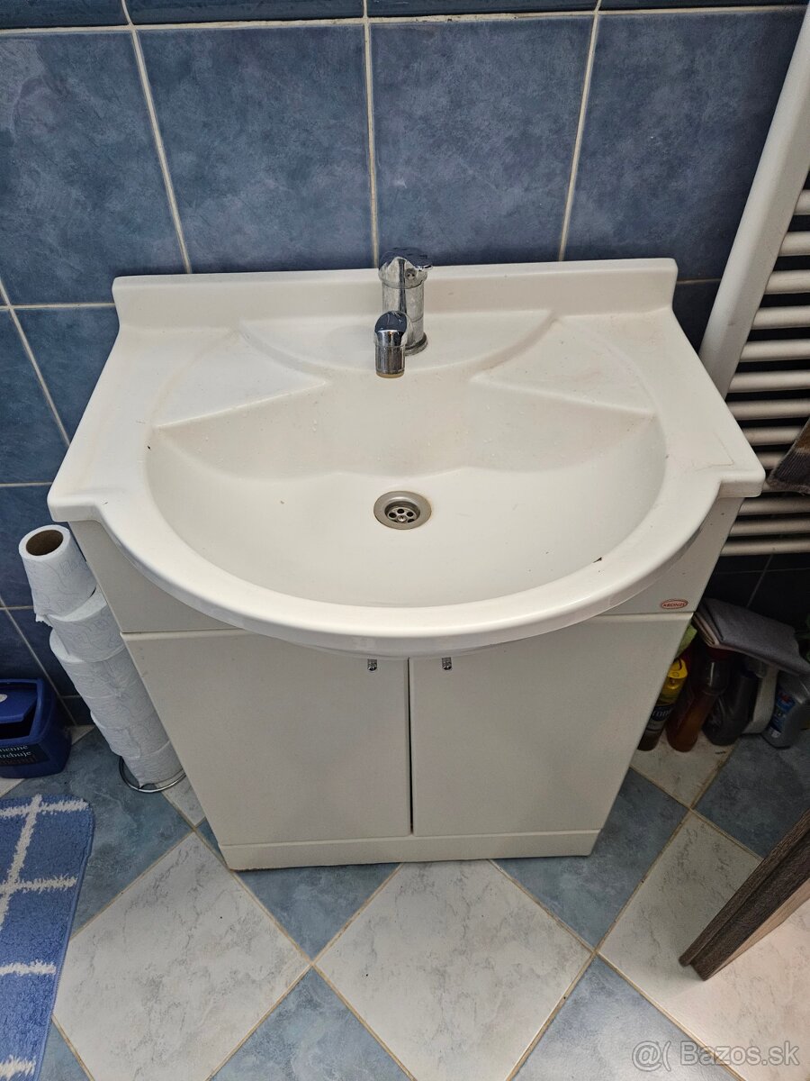 Predám skrinku s plastovým umývadlom+batéria+sifón