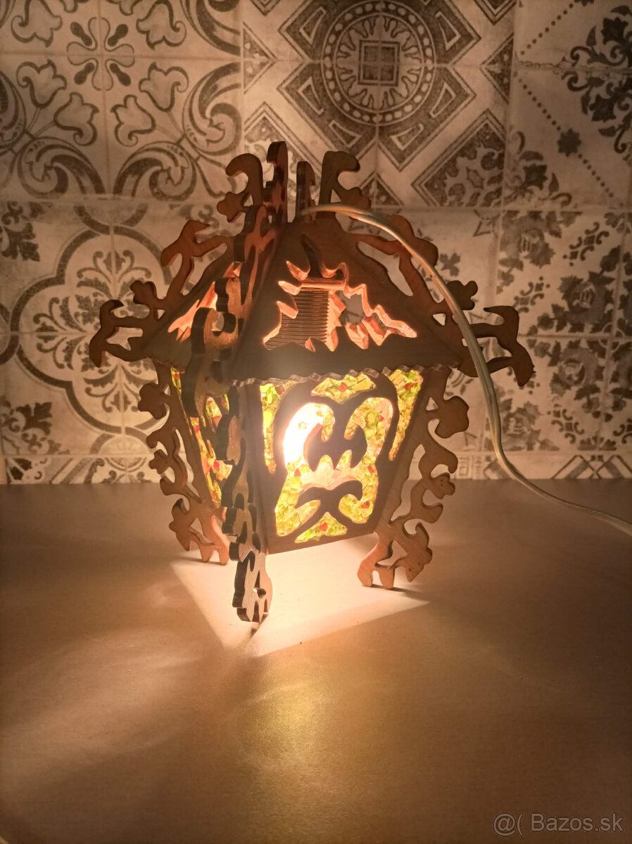 Retro drevená lucerna