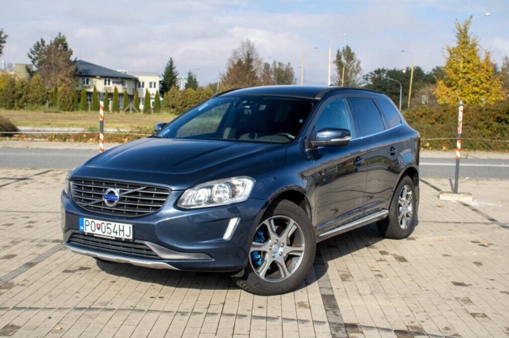 VOLVO XC60 (2015)