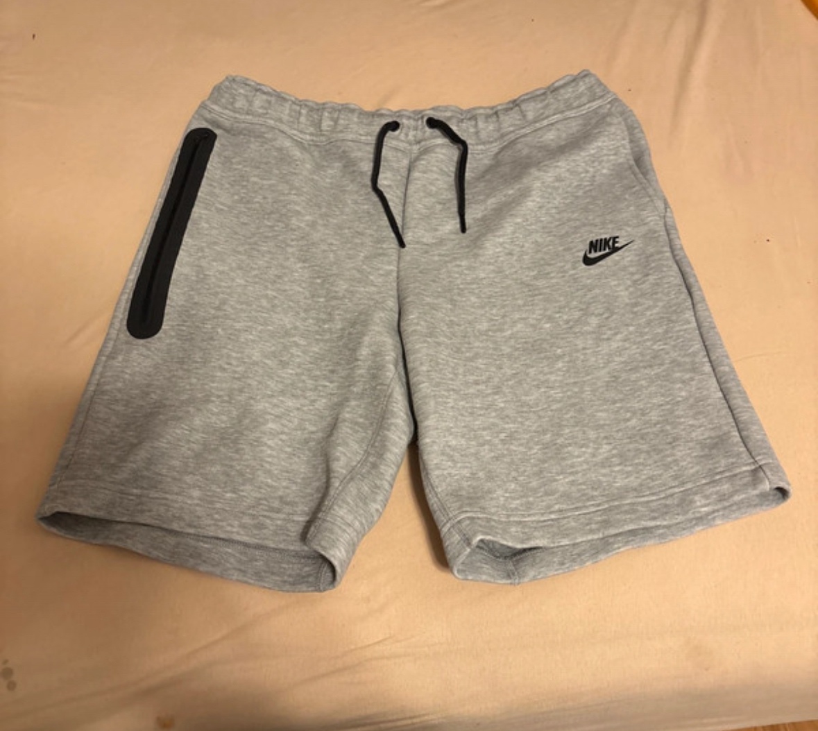 Nike tech kratasy
