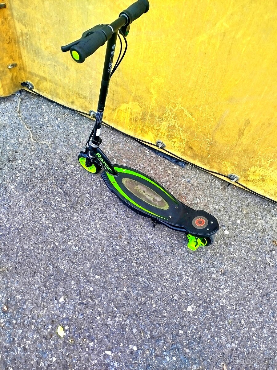 Predám detskú elektrickú kolobežku Razor
