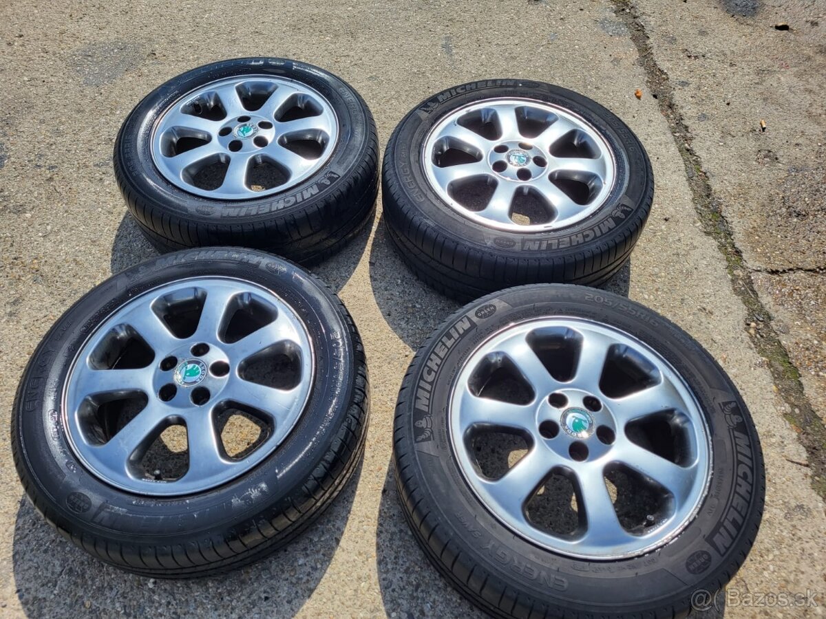 Elektrony skoda 5x100 r16 6.5j et 42 205 55 r16 laurint