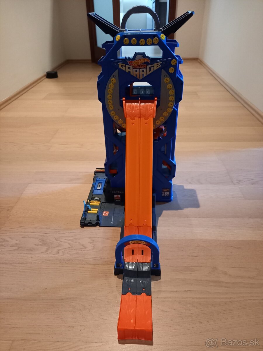 Hot wheels Mega garage