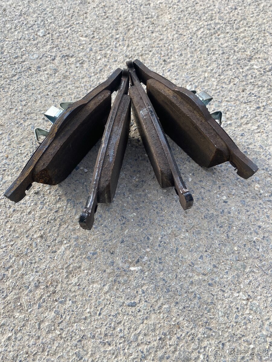 Predám brzdové doštičky na Honda Civic 2013