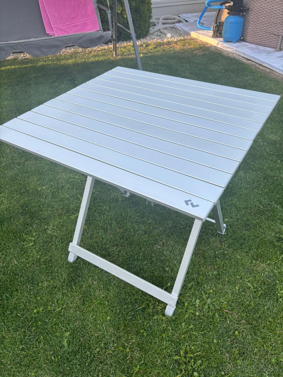 Stolík na kemping