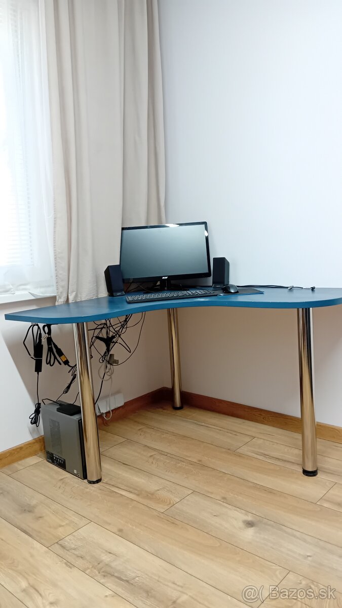 PC stolik , stôl písací