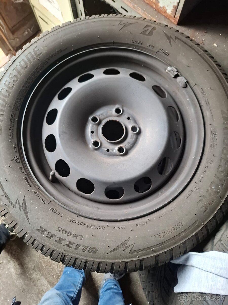 Predám zimné pneumatiky Bridgestone Blizzak LM005 – 215/60 R