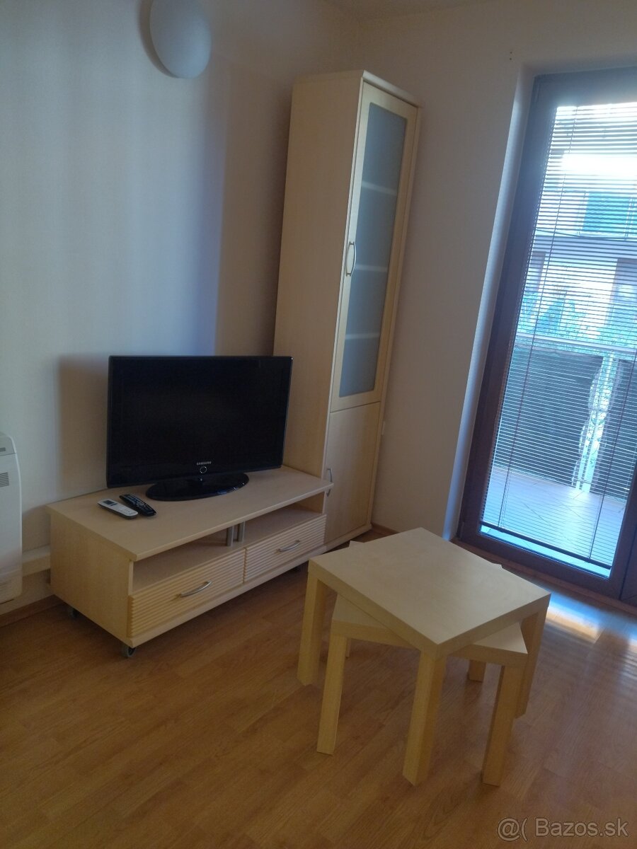 Obývacia zostava - konferenčné stolíky, skrinky