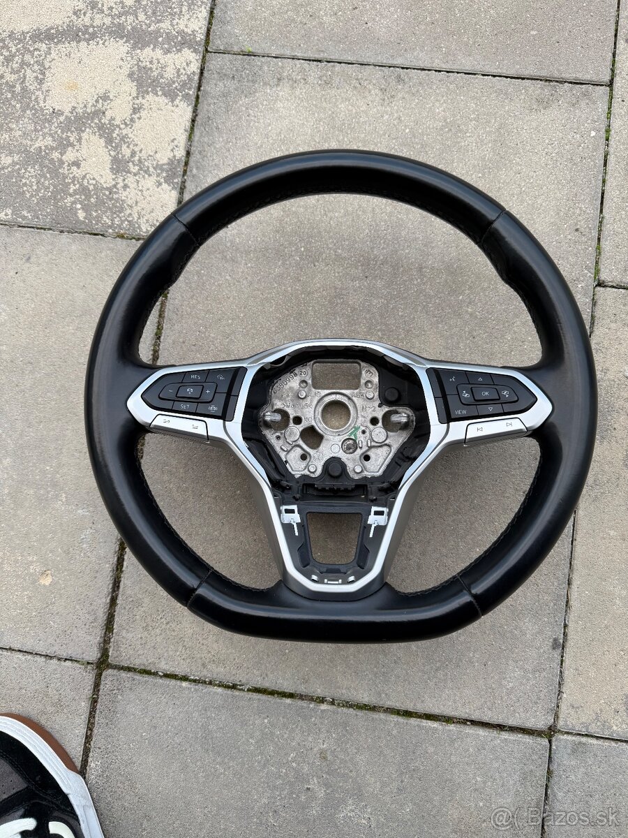 Skosený kožený volant Volkswagen Multivan T6.1