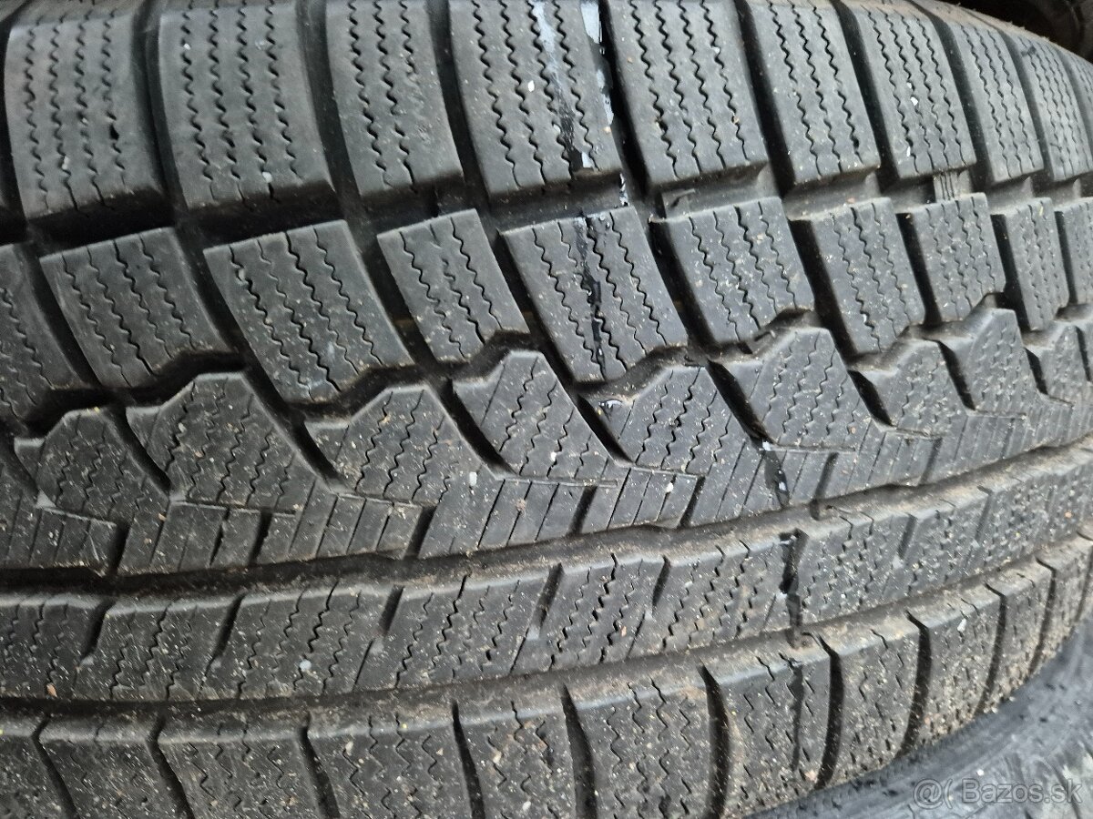 Predam zimne pneu 2x 215/55R16 Zeetex