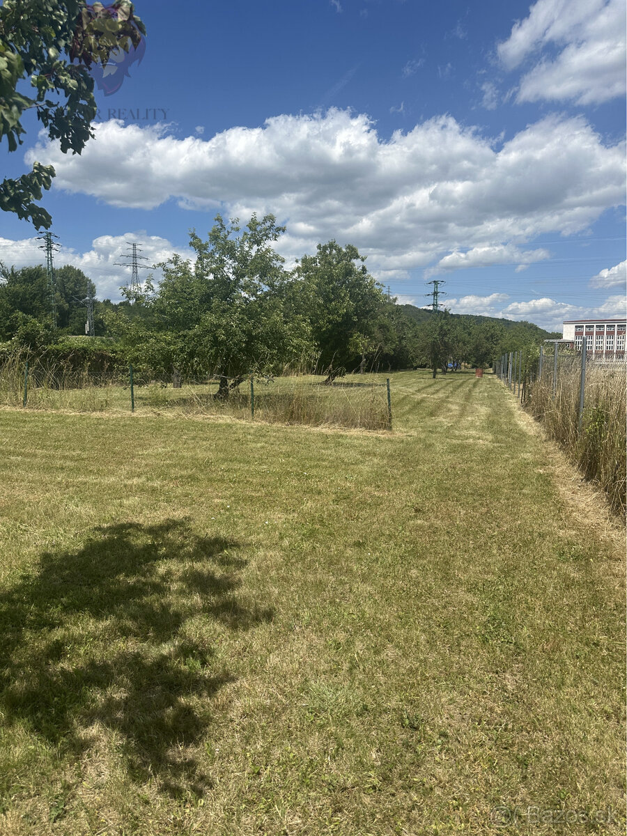 KOLLÁR REALITY ponúka na predaj pozemok v Novom Meste nad Vá