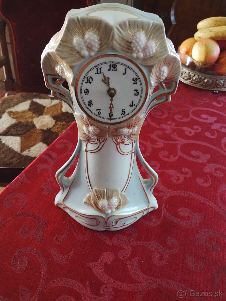 Hodiny stolové
