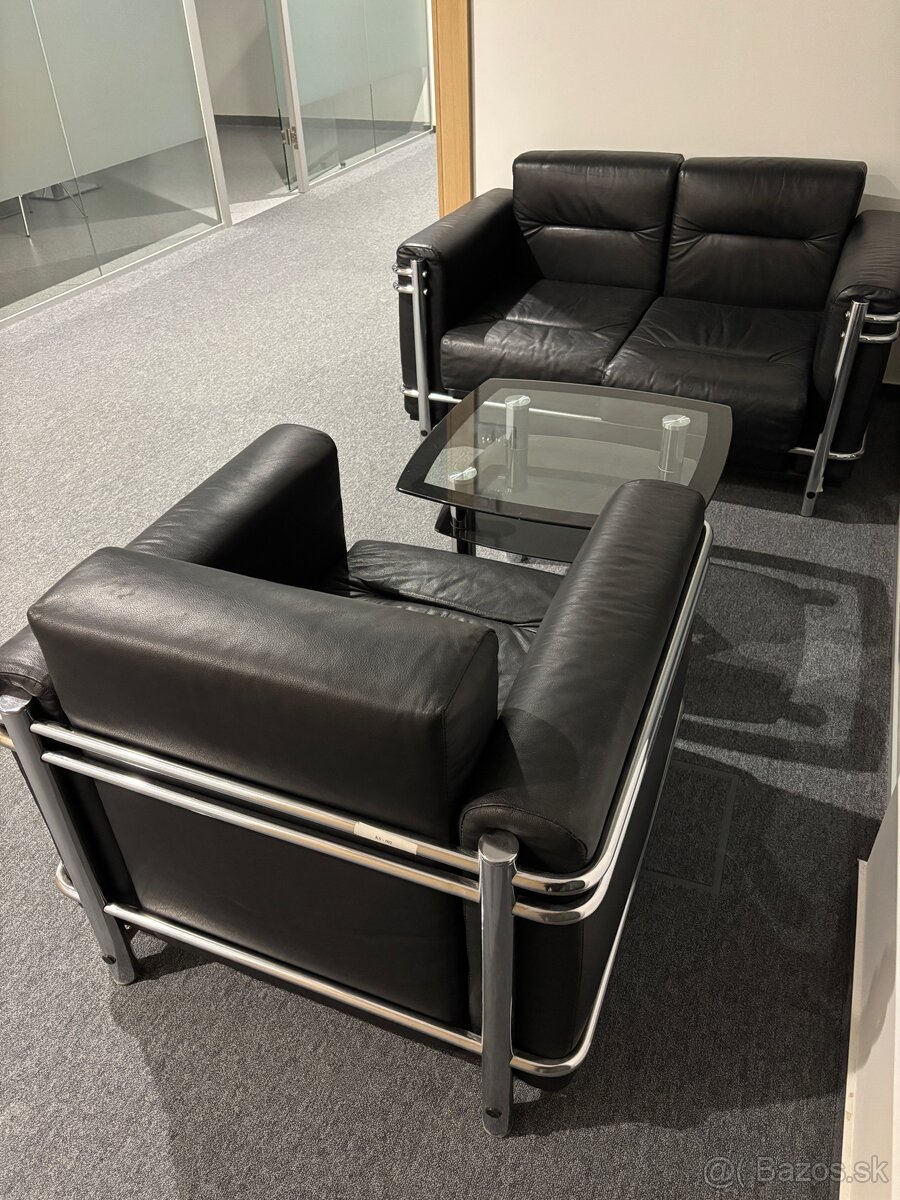 Kožené fotelky so stolíkom