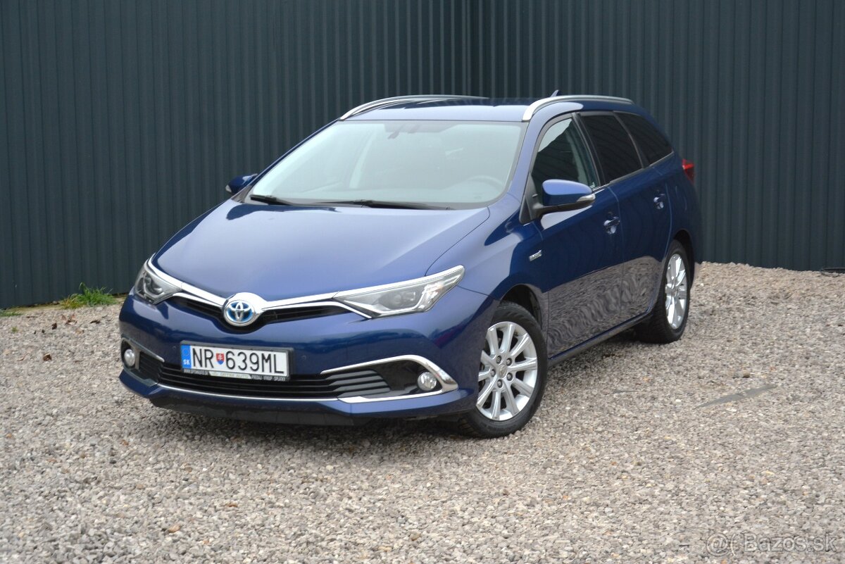 Toyota Auris Touring Sports 1.8 Hybrid, SR voz, TOP Stav,