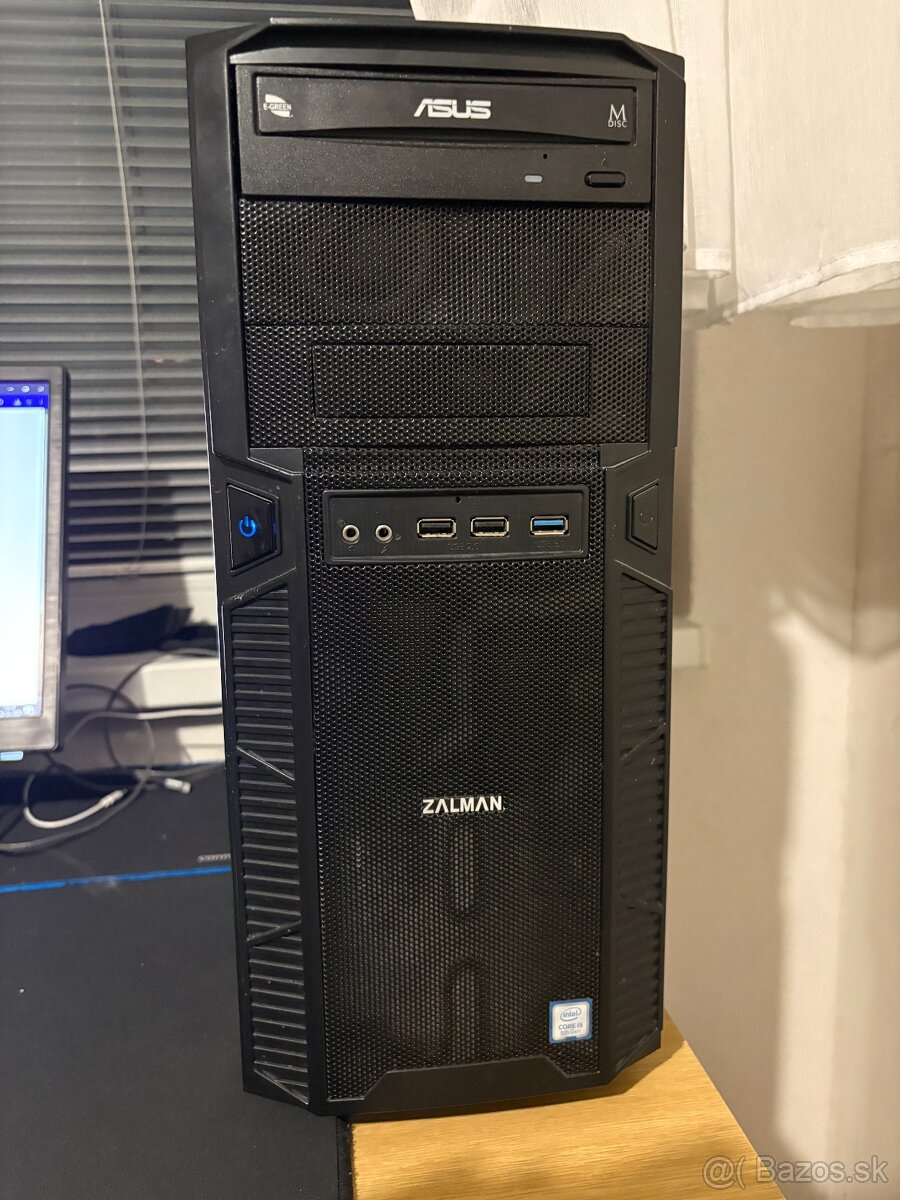 Predám stolný počitač