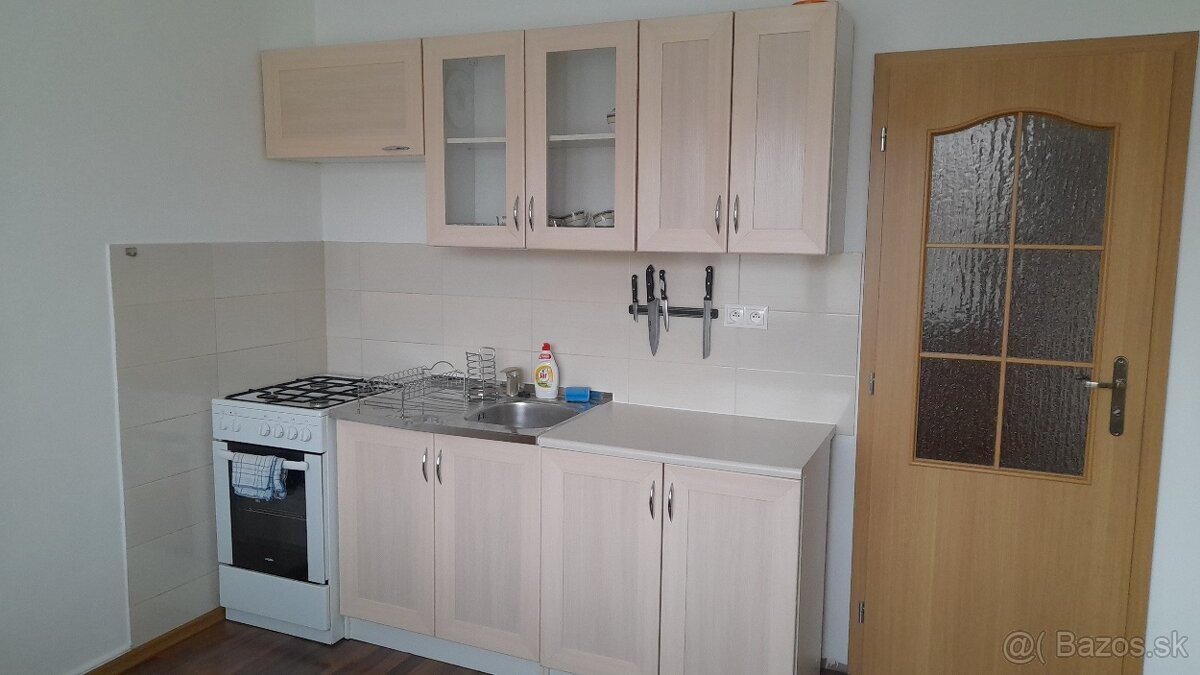 Prenájom 1-izbový byt, Vlčince