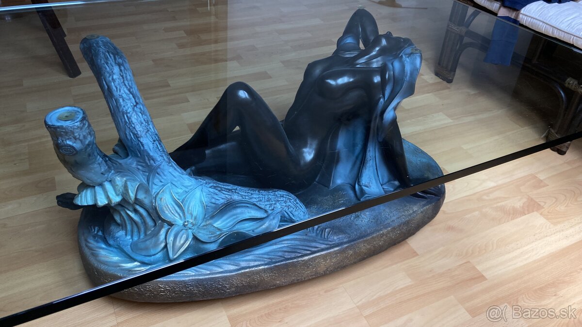 Raritný konferenčný stolík