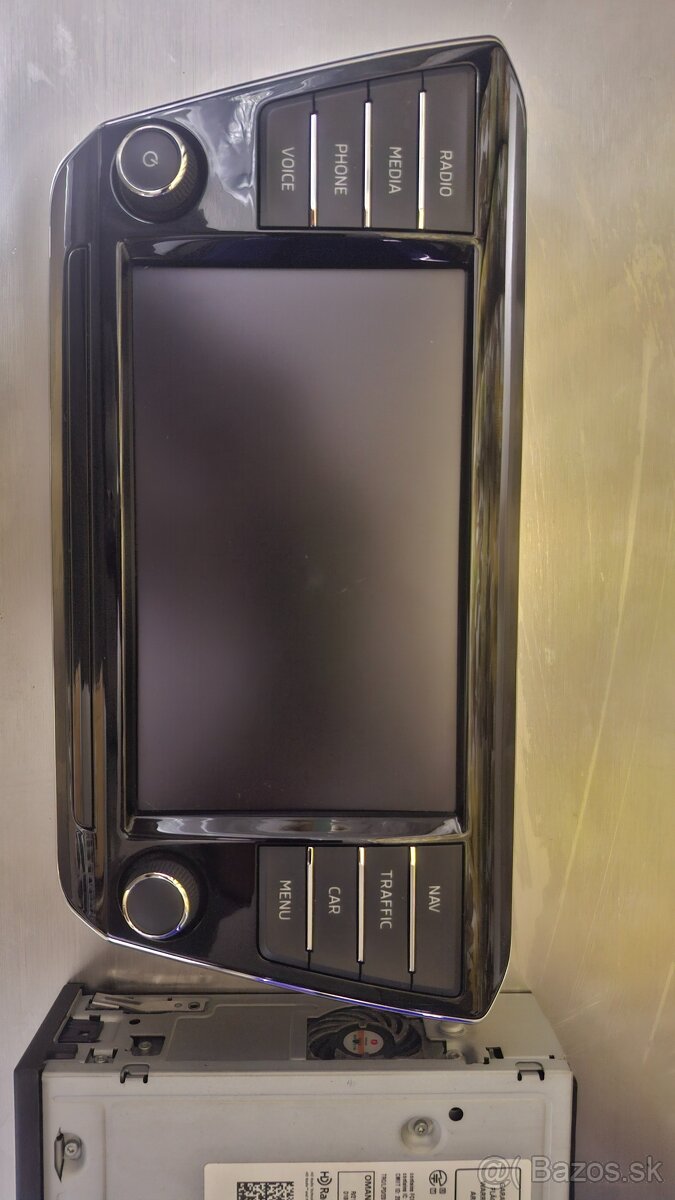 Predám originál rádio Škoda Columbus (Superb 3, 2016)