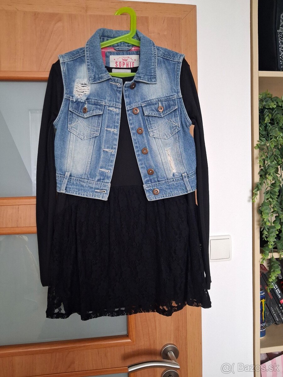 Roflivá vesta a tričko s čipkou