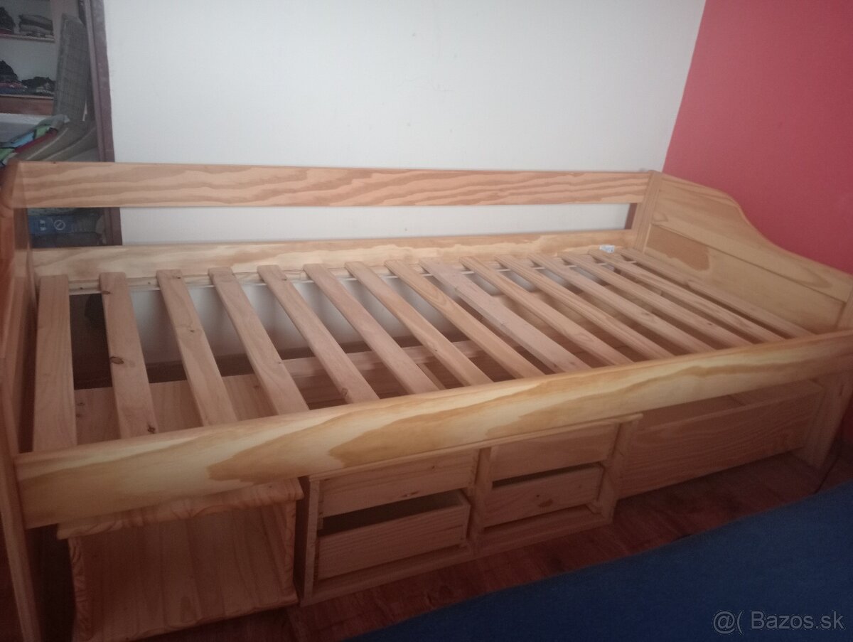 Detská drevená posteľ s roštom