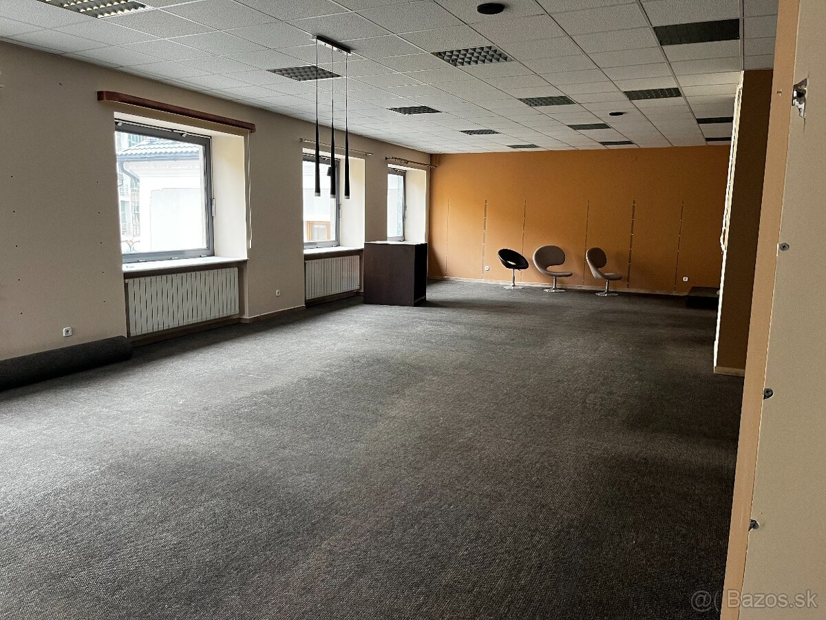 Obchodné priestory na ulici Podhora v centre Ružomberka