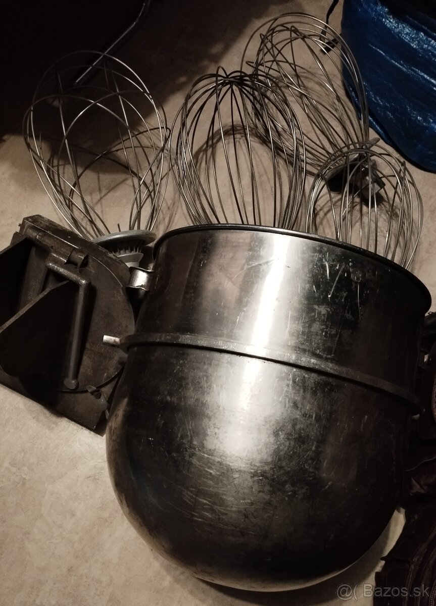 Kotlík+Metly+Strúhadlo za Symbol.Cena Posielame Aj Poštou