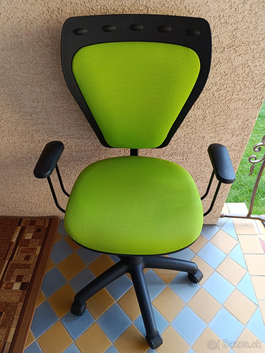 Detska otočna stolička