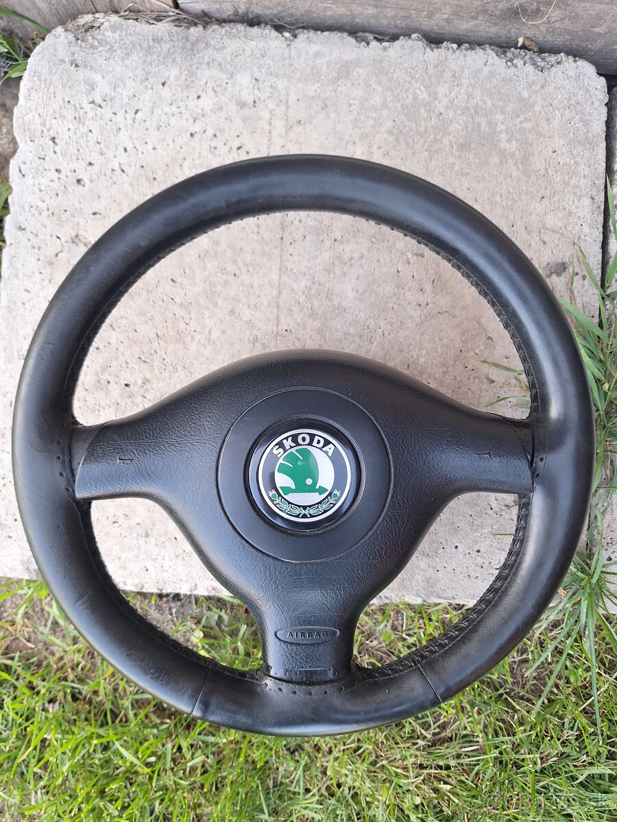Volant trojramenný octavia 1