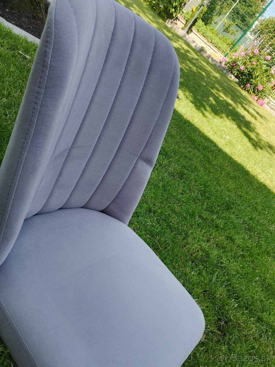 Nové stolicky
