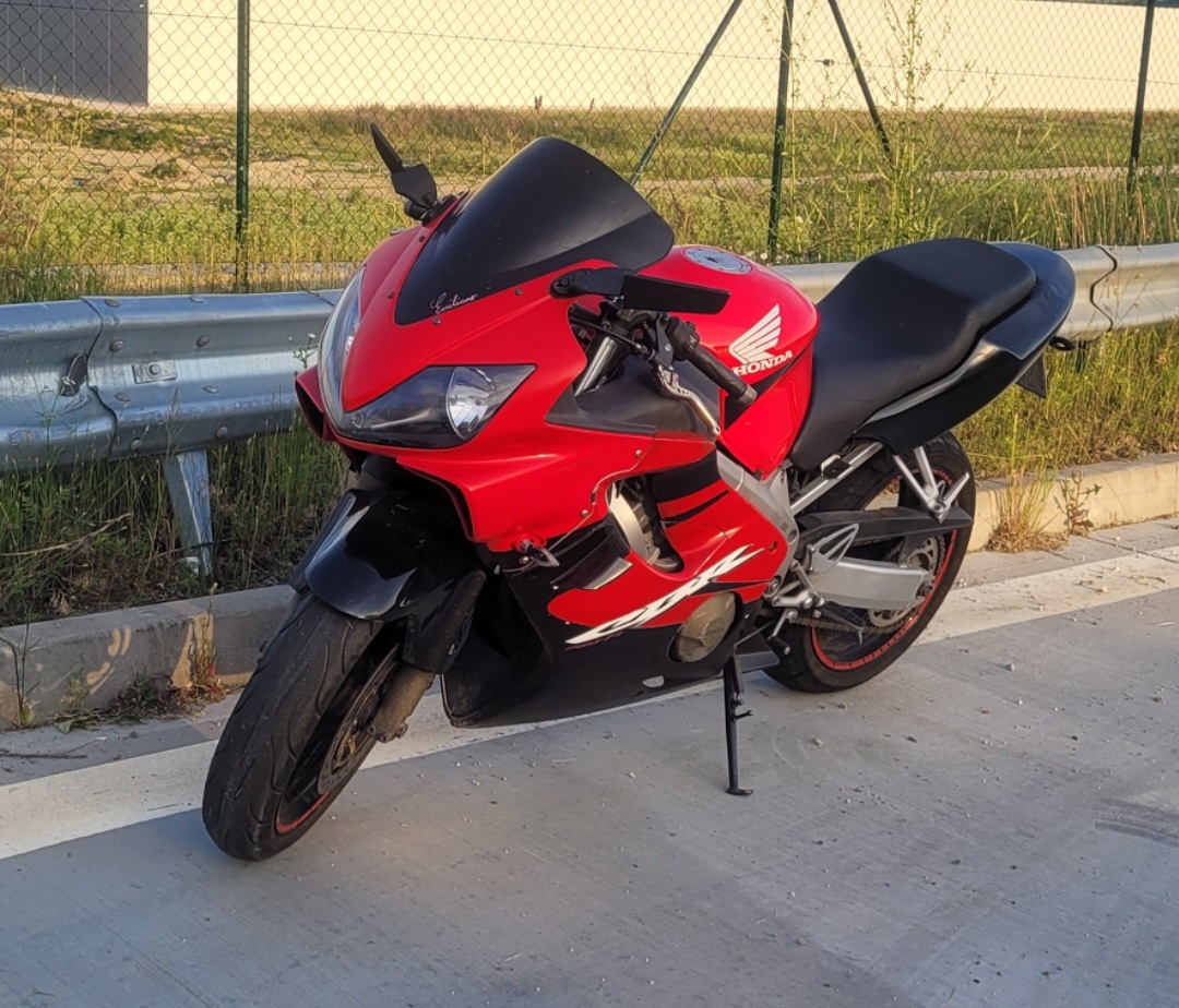 Predám honda cbr600 rok 2004 tp+spz