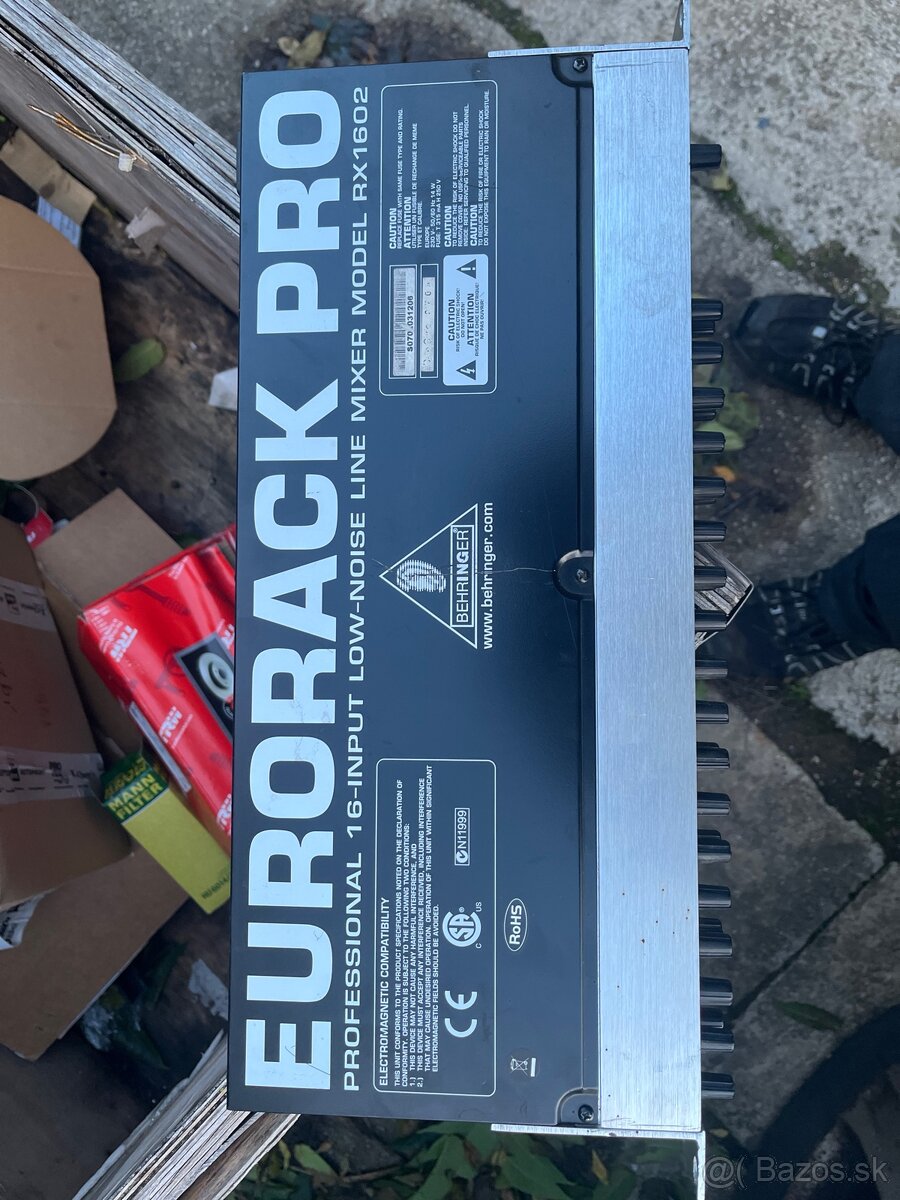 linkový mixpult Behringer RX1602